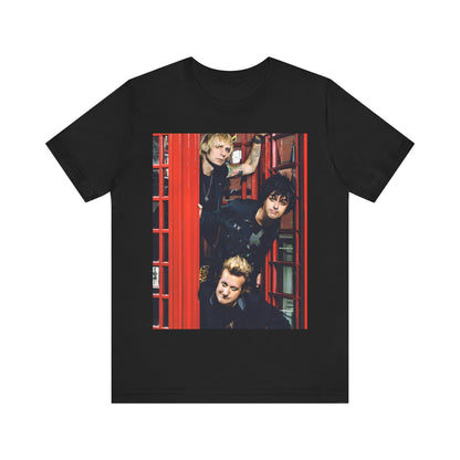 A black graphic t-shirt featuring a photo of Green Day members near a classic red London telephone box.