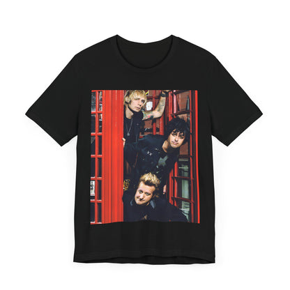 A black graphic t-shirt featuring a photo of Green Day members near a classic red London telephone box.